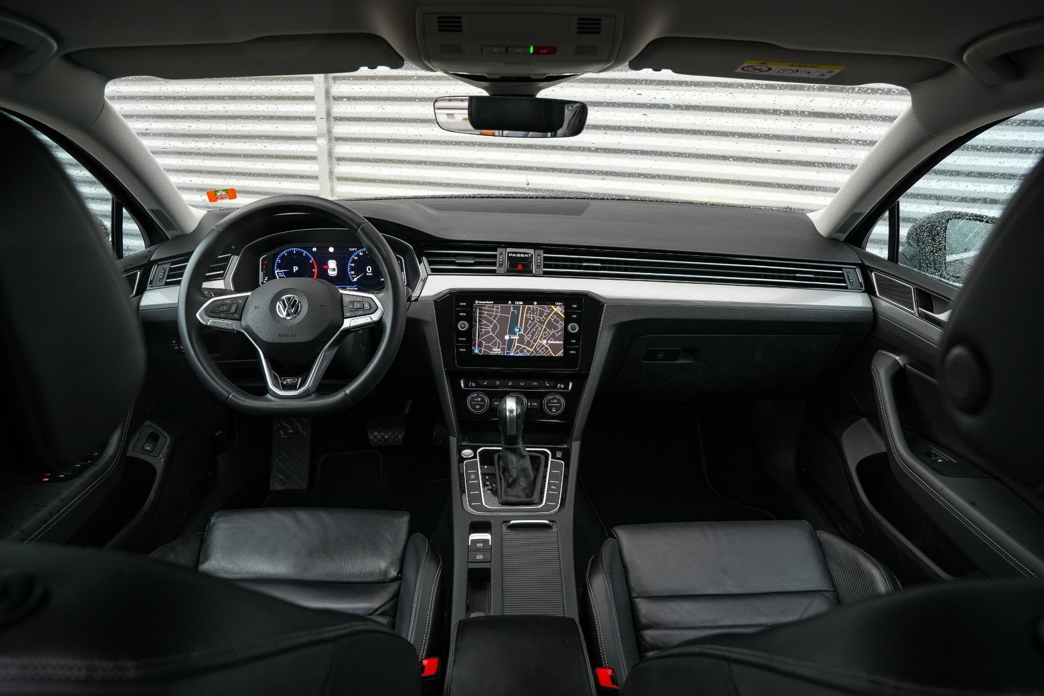 Volkswagen Passat 1.5 TSI Elegance Business R Leer Navi, 4 cilinders, 150 pk, Zwart, Bedrijf