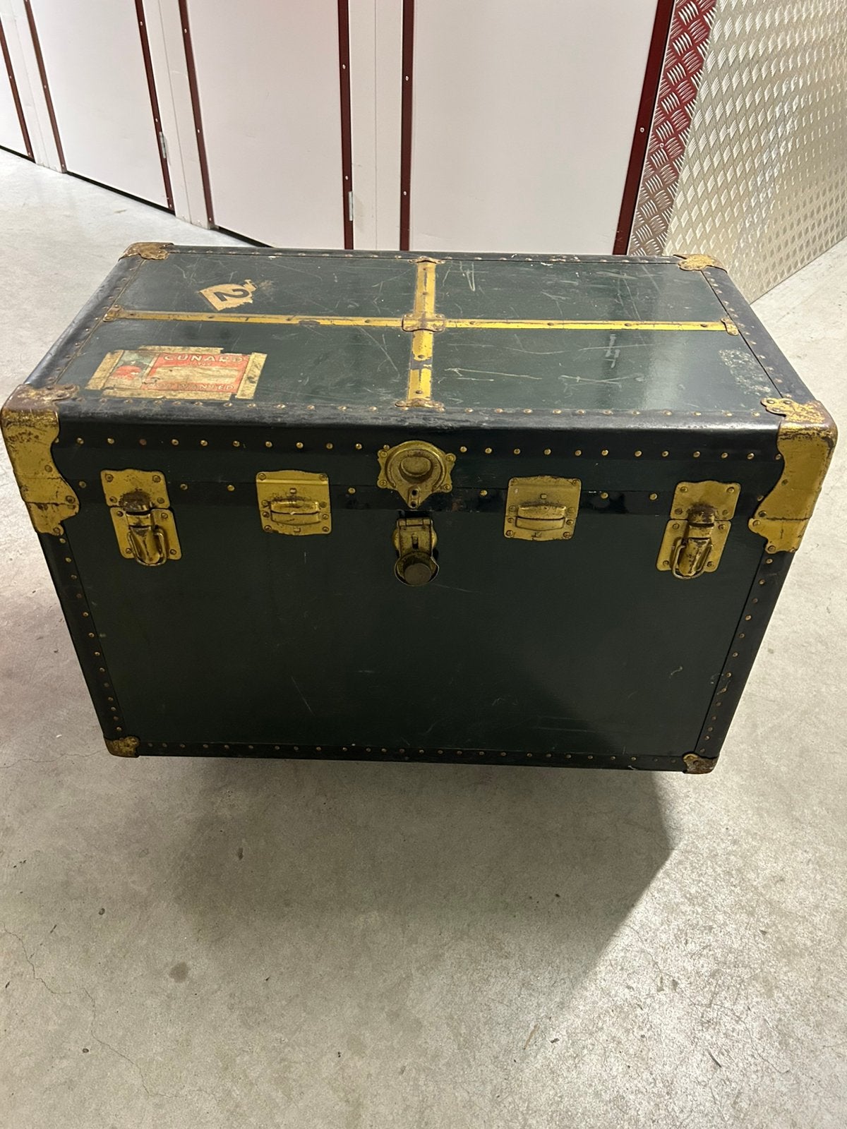 Grote originele Cunard hutkoffer met metaalbeslag en tray, Ophalen, Gebruikt, Overige typen