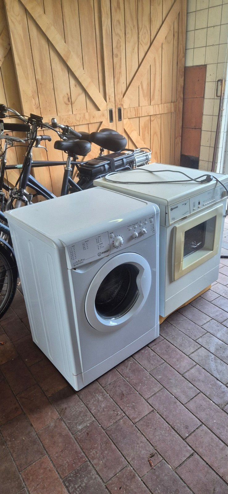 wasmachine + droger, Ophalen, Zo goed als nieuw, 85 tot 90 cm, 1200 tot 1600 toeren