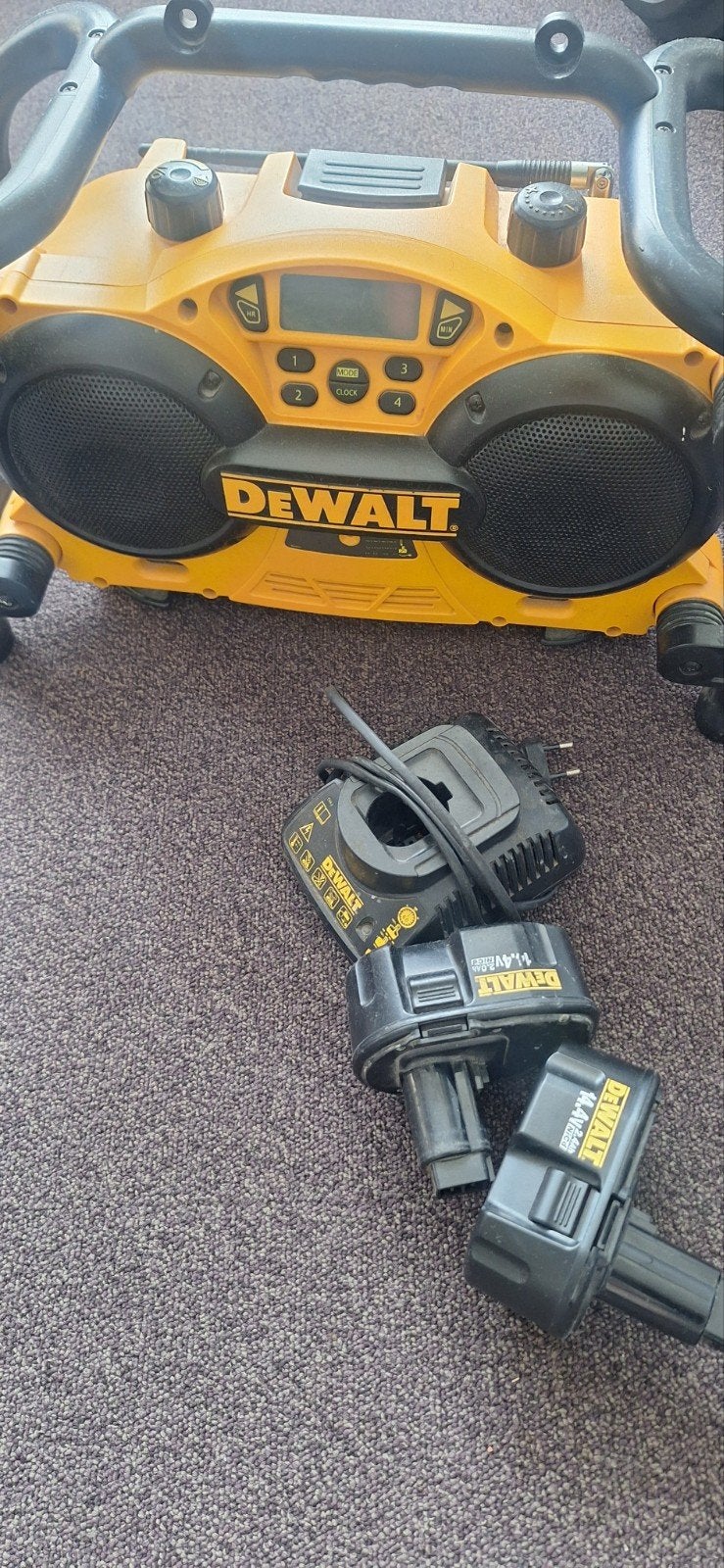 Radio DeWalt, Ophalen, Zo goed als nieuw
