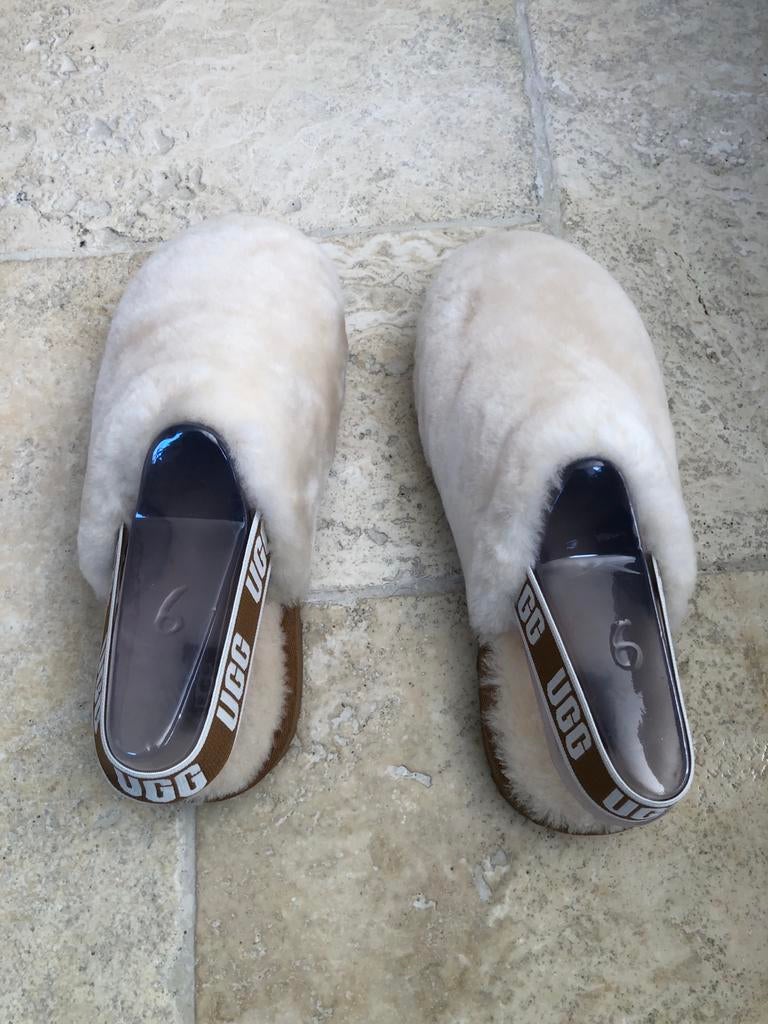Nieuw in doos Ugg pantoffels comfortabel en warm maat 38, Bruin, Nieuw, Ophalen of Verzenden, Pantoffels of Sloffen