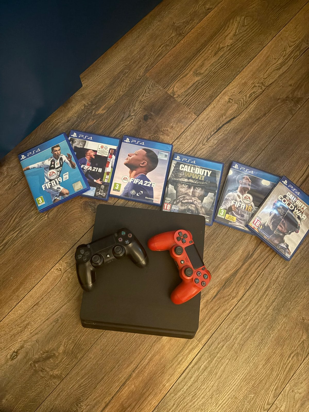 PlayStation 4 Slim met 2 controllers en 6 games, Met 2 controllers, Ophalen of Verzenden, Slim, 500 GB