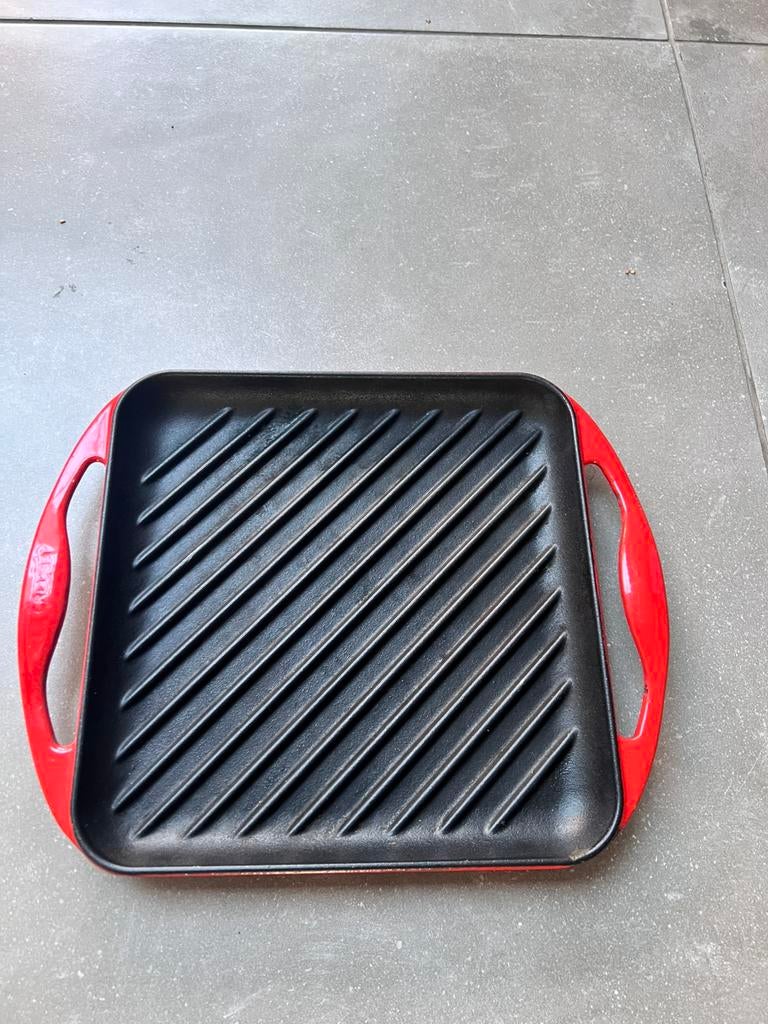 LE CREUSET VIERKANTE GRILLPLAAT GRILL PLAAT PAN KERSEN ROOD, Gietijzer, Ophalen of Verzenden, Zo goed als nieuw, Keramische plaat