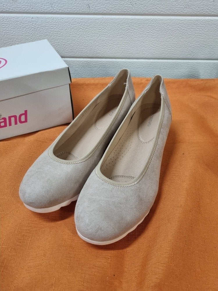 dames schoenen taupe sleehak maat 42, Kleding | Dames, Schoenen, Ophalen of Verzenden, 'T Olde Gre-j, Info@toldegrej.nl, Endepoelstraat 20f Didam