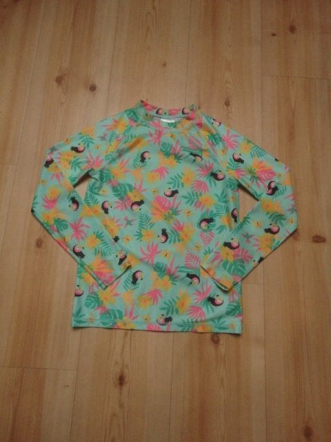 Te koop: UV-shirt van H&M maat 134/140, Kinderen en Baby's, Kinderkleding | Maat 134, Meisje, H&M, Sport- of Zwemkleding, Ophalen of Verzenden