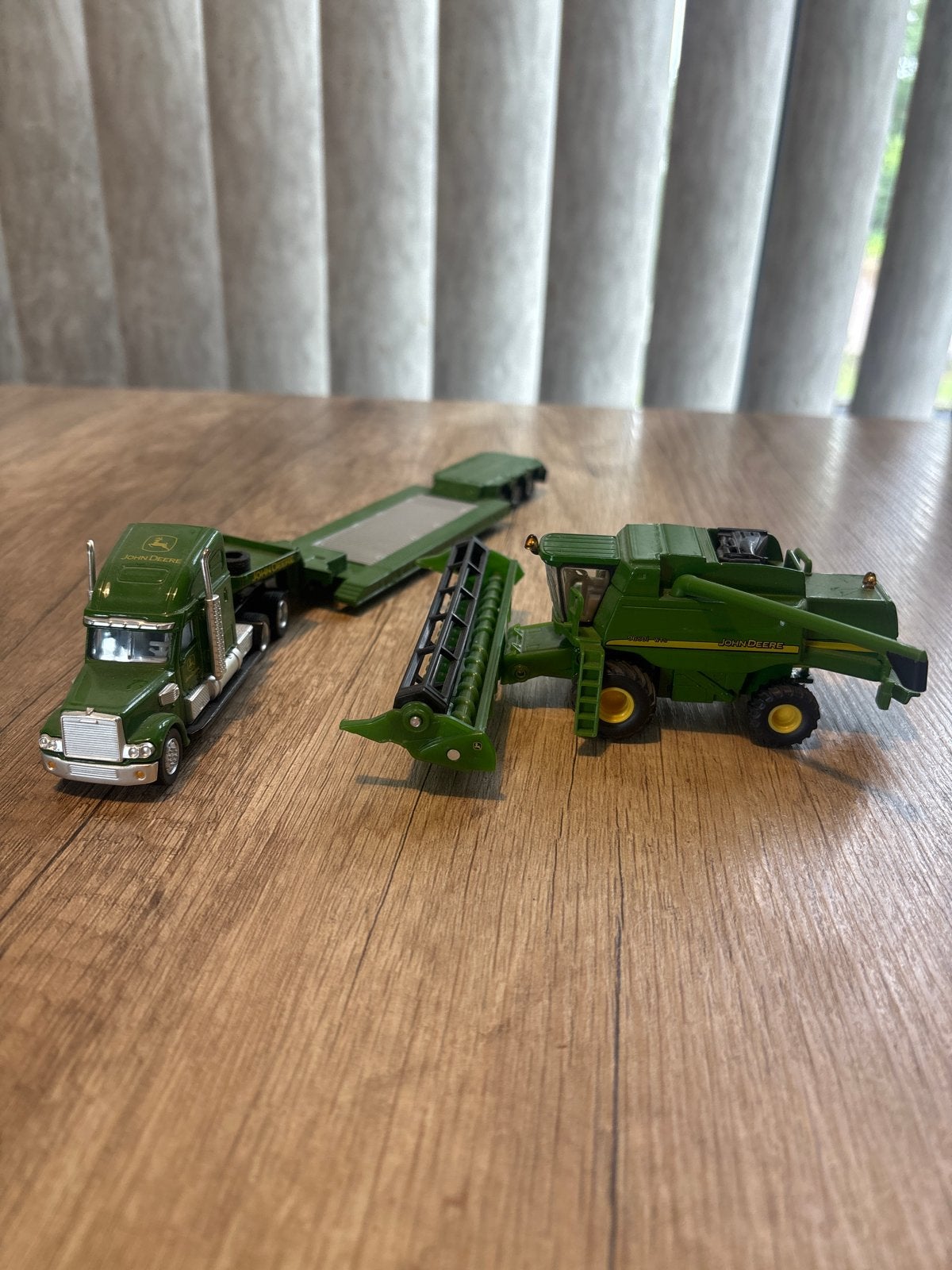 John Deere Truck met maaidorser en oplegger, 1:50 of kleiner, Zo goed als nieuw, Truck, Ophalen