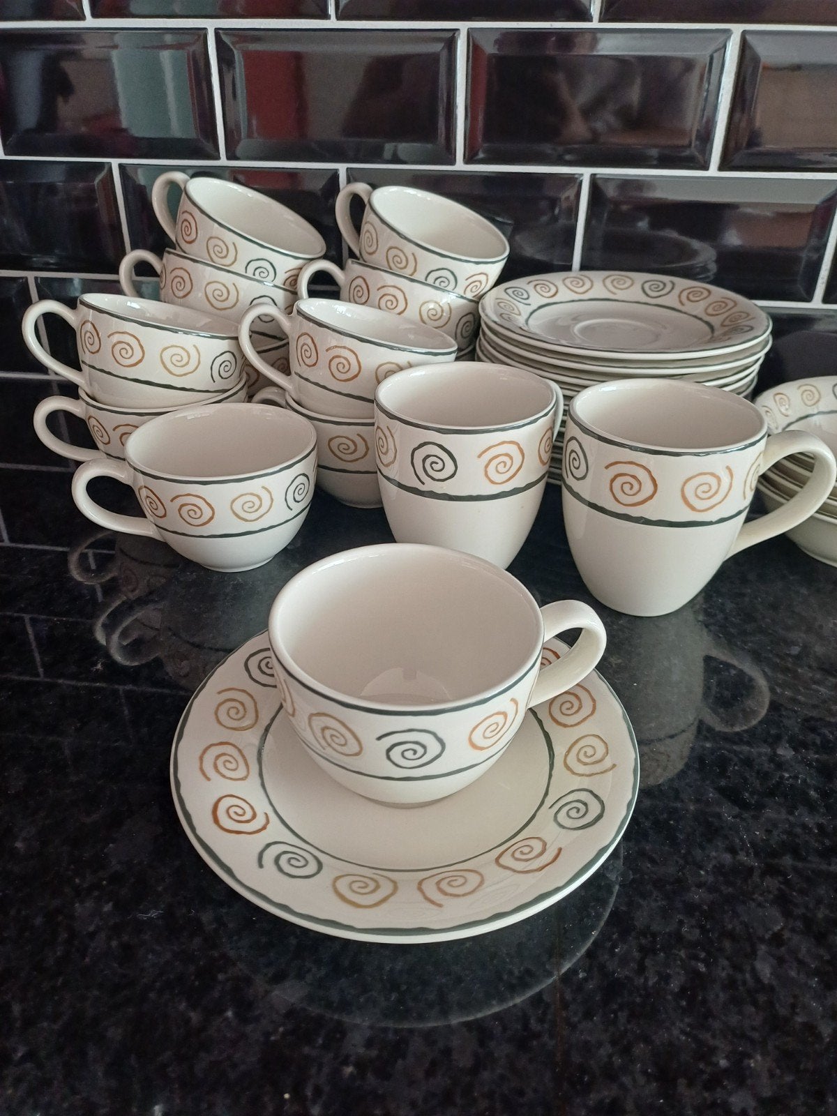 Royal Orchid Servies: 12 Kopjes/Schotels,, Ophalen, Zo goed als nieuw, Overige stijlen, Kop(pen) en/of Schotel(s)