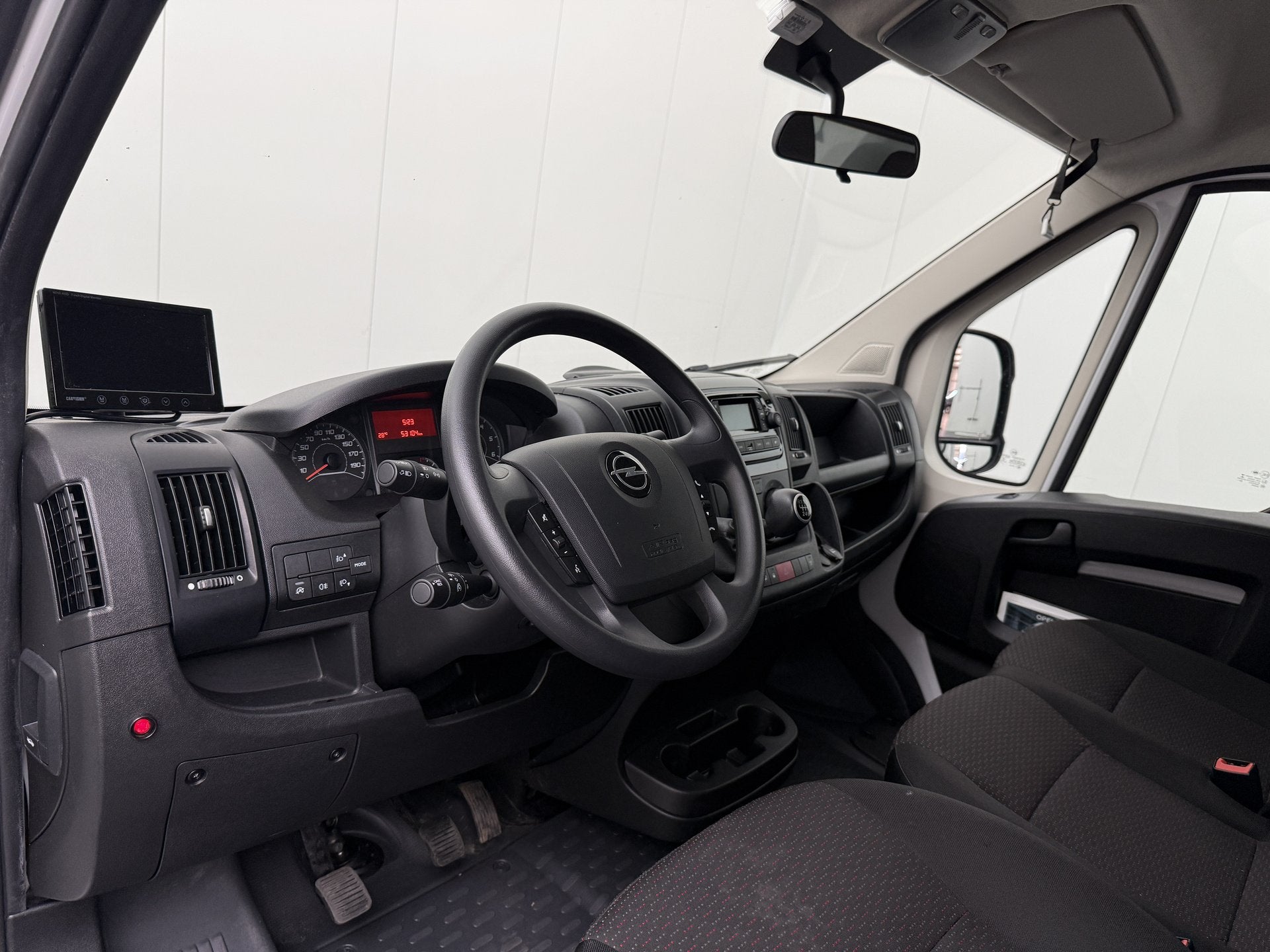 Opel Movano 140PK Bakwagen+Laadklep | Camera | Airco | Cruis, Stof, Gebruikt, 2454 kg, Te koop