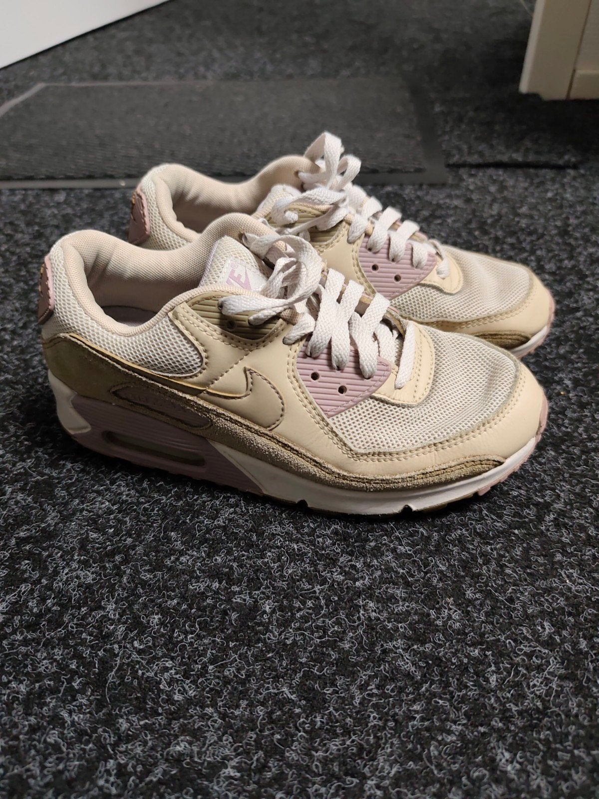 Nike Air Max 90 Sneakers - Maat 40, Kleding | Dames, Schoenen, Ophalen of Verzenden, Gedragen, Beige, Sneakers of Gympen