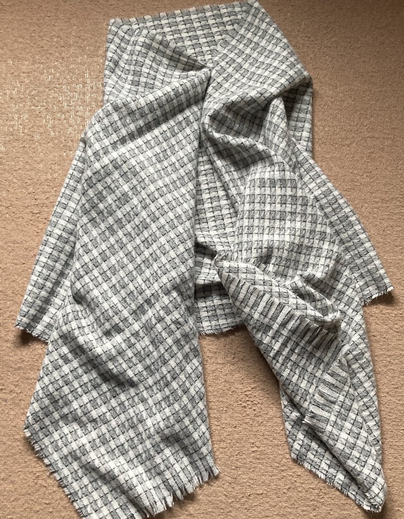 mooie geruite omslagdoek(sjaal), Ophalen of Verzenden, Zo goed als nieuw, Maat 42/44 (L), Meerkleurig