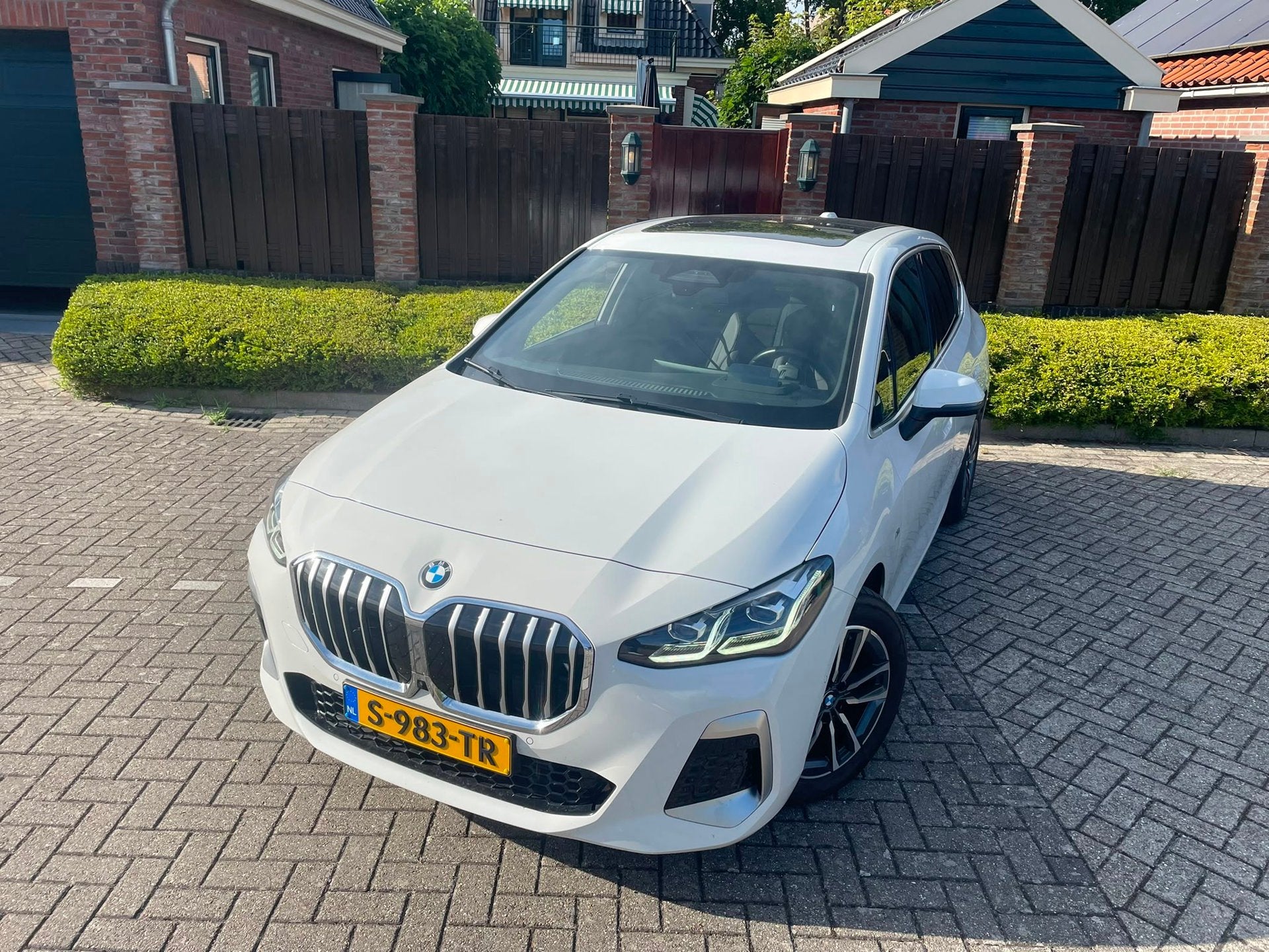 BMW 2-serie Active Tourer 220i M SPORT I PANORAMADAK I HEAD-, Auto's, 156 pk, Leder en Stof, Wit, Origineel Nederlands