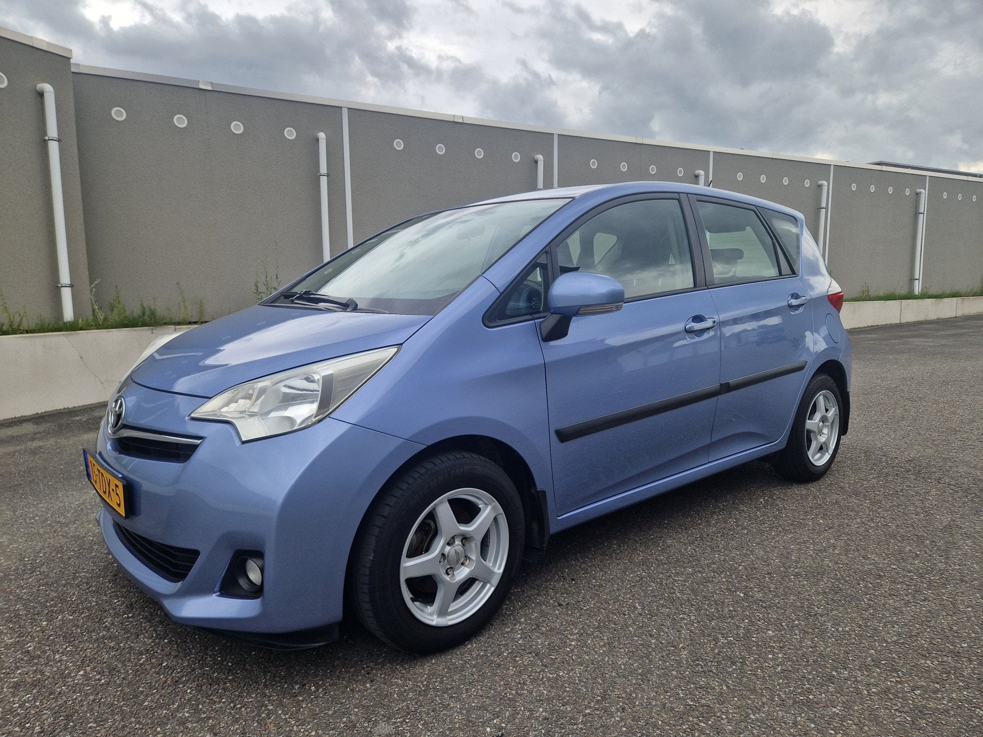 Toyota Verso-S 1.3 VVT-i Aspiration (bj 2012), Auto's, Voorwielaandrijving, Euro 5, 101 pk, Gebruikt