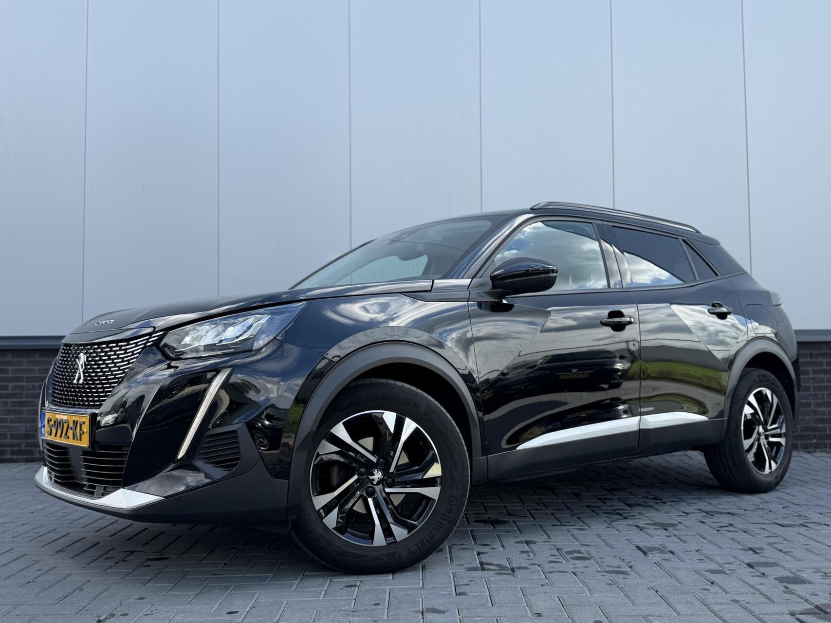 Peugeot 2008 1.2 PureTech Allure, Auto's, Gebruikt, Euro 6, 1199 cc, Zwart