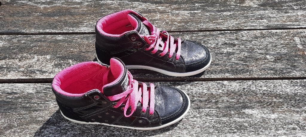 Nieuw! Stoere dames schoen maat 39, Ophalen, Zwart, Nieuw, Sneakers of Gympen