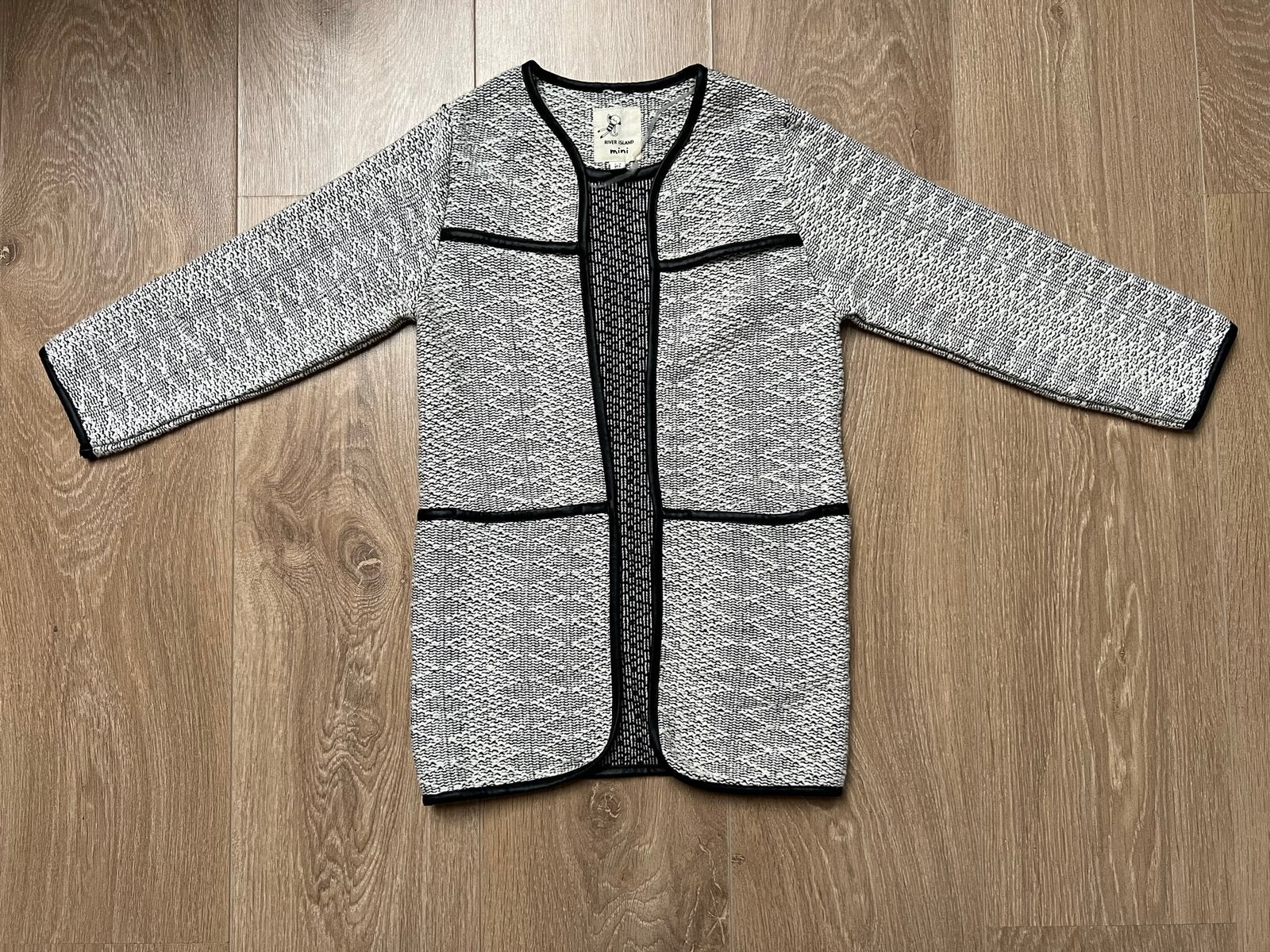 Nieuw River Island vest grijs/zwart maat 11 | 4-5 jaar, Ophalen of Verzenden, Nieuw, Meisje, Trui of Vest
