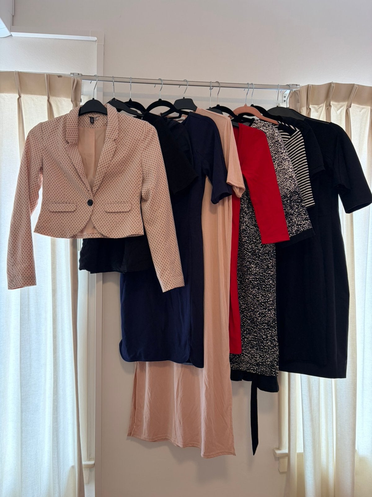 Kledingbundel maat 34 36 xs s rood roze zwart vanilia h&m, Kleding | Dames, Ophalen of Verzenden, Zo goed als nieuw, Maat 34 (XS) of kleiner