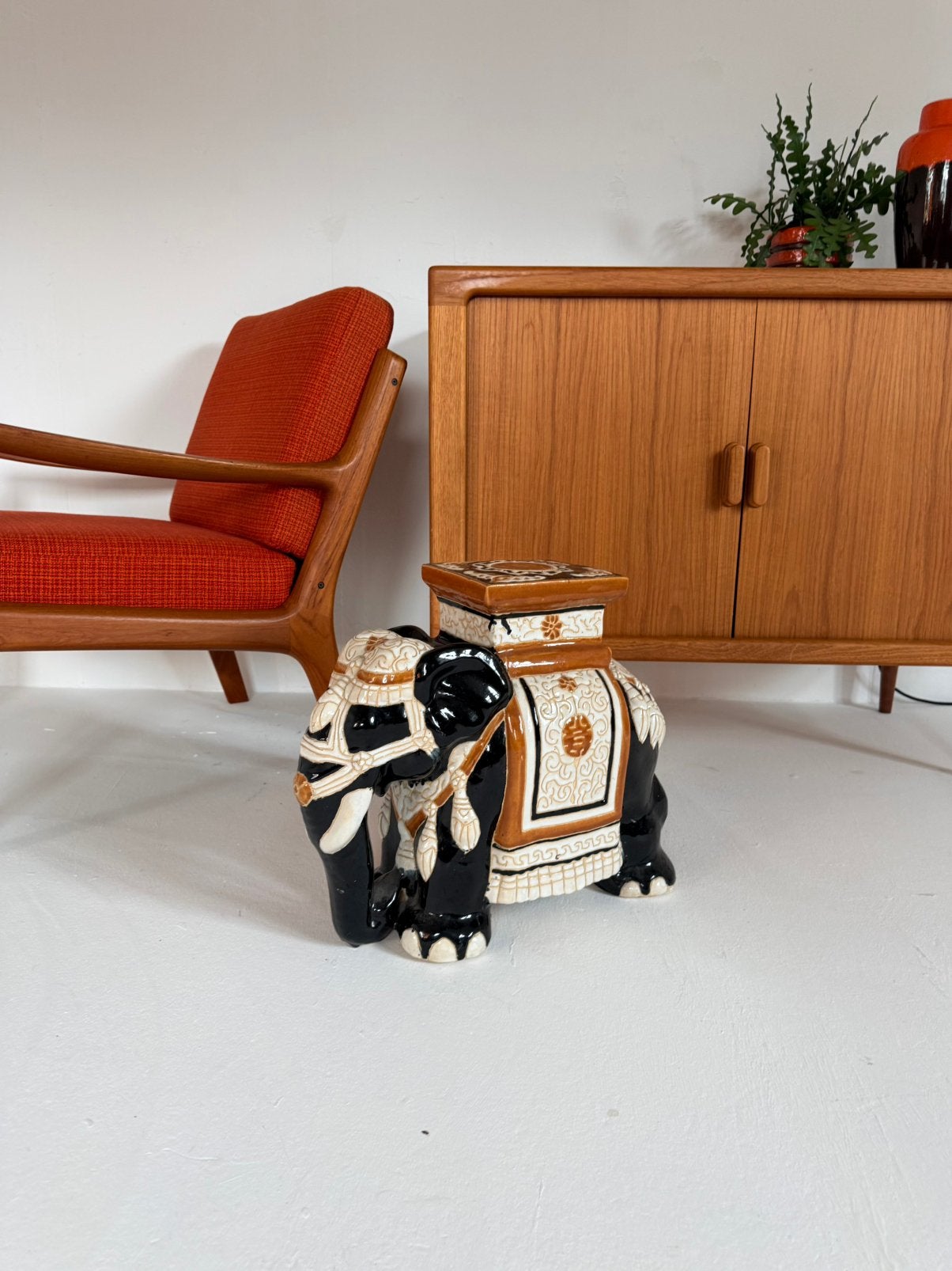 Vintage XL keramieken olifanten plantentafel ‘70, Ophalen of Verzenden, Zo goed als nieuw, Dier