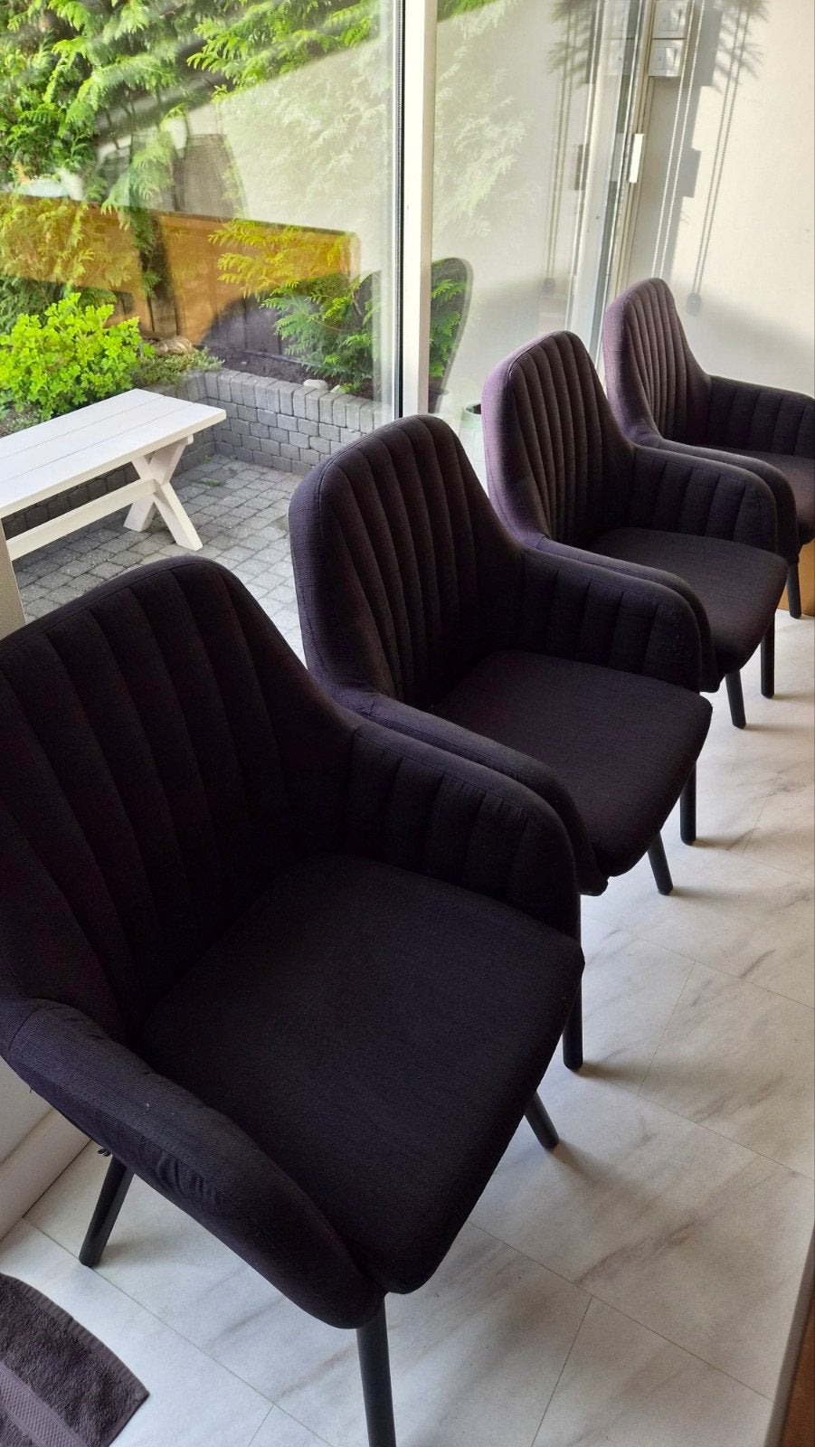 Set van 4 donkere eetkamerstoelen, Huis en Inrichting, Ophalen, Zwart, Zo goed als nieuw, Vier
