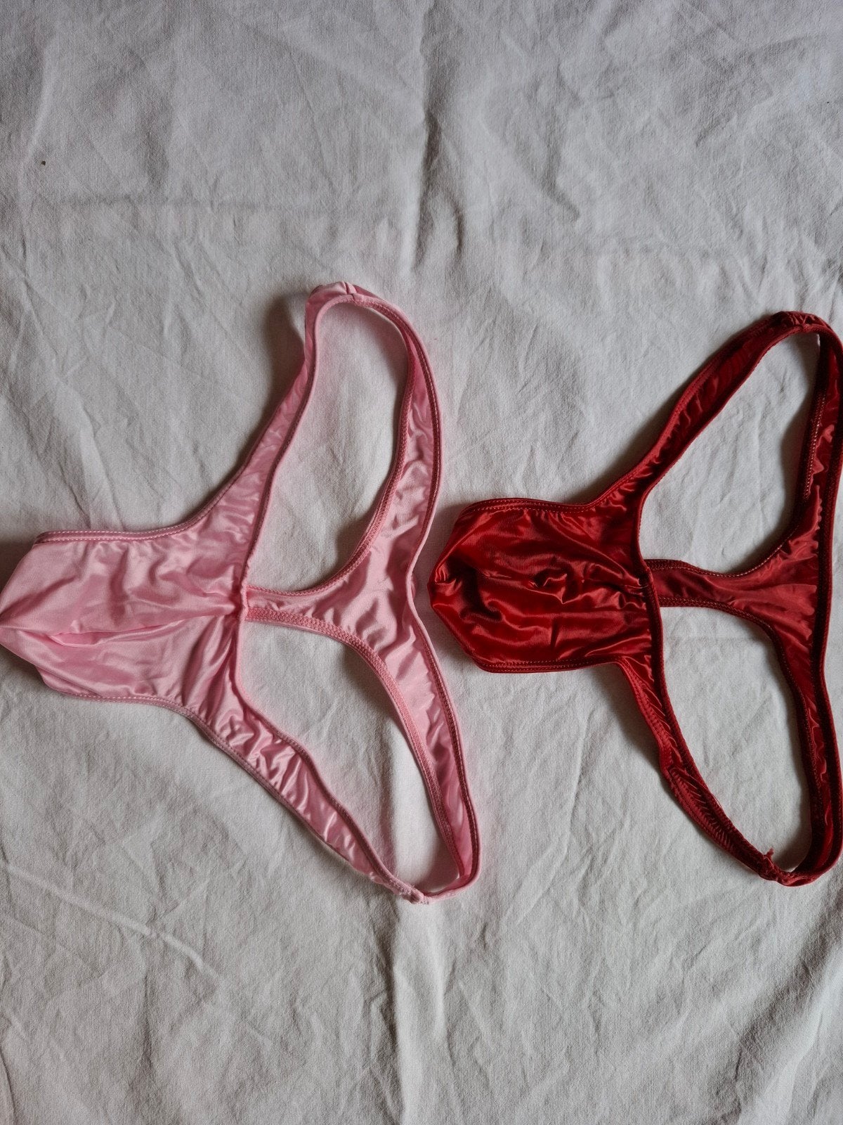 2 Zijde(silk) strings, mt M, Kleding | Dames, Verzenden, Rood, String
