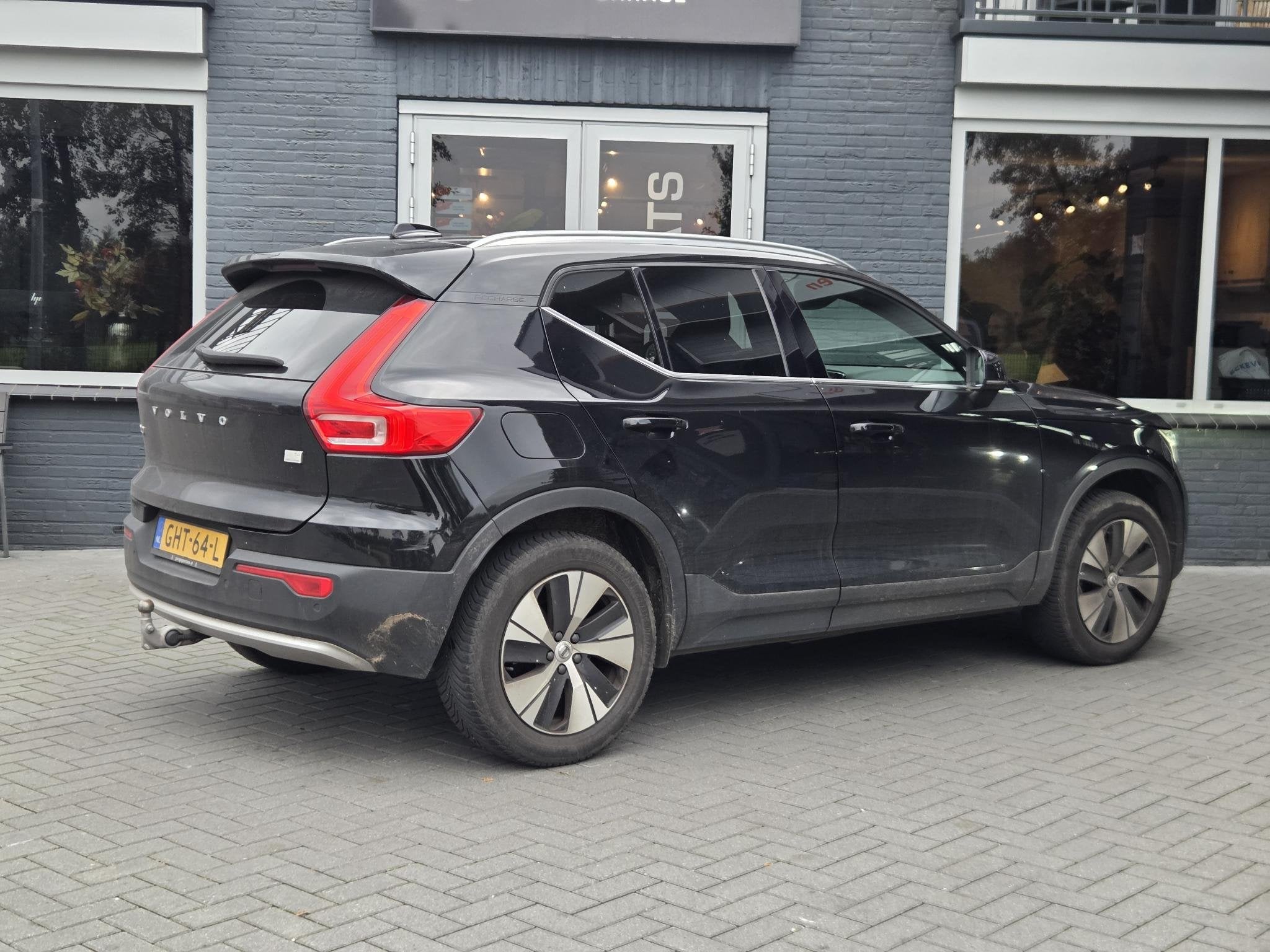 Volvo XC40 1.5 T4 PHEV, Essential Bright Trekhaak, Camera, N, Stof, Euro 6, 1712 kg, Zwart