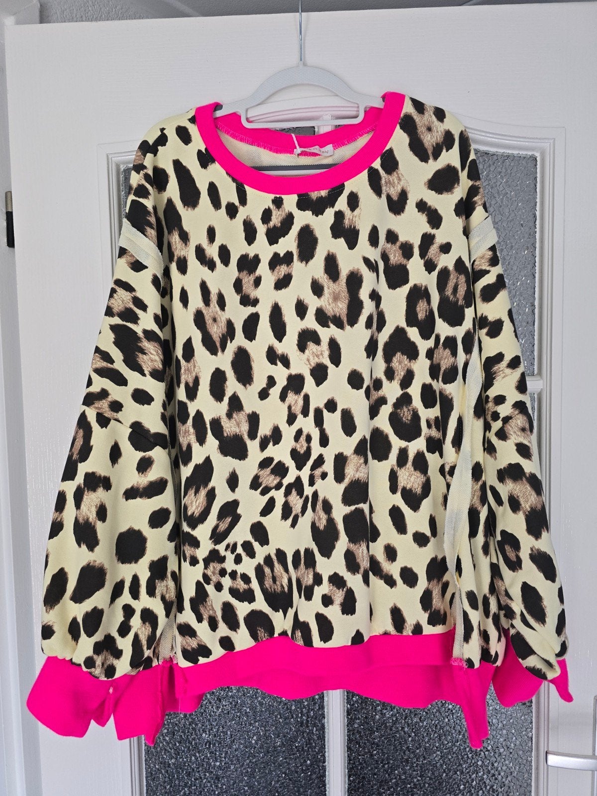 Nieuwe trui panter geel neon roze 42 44 46, Ophalen of Verzenden, Nieuw, Maat 46/48 (XL) of groter, Roze