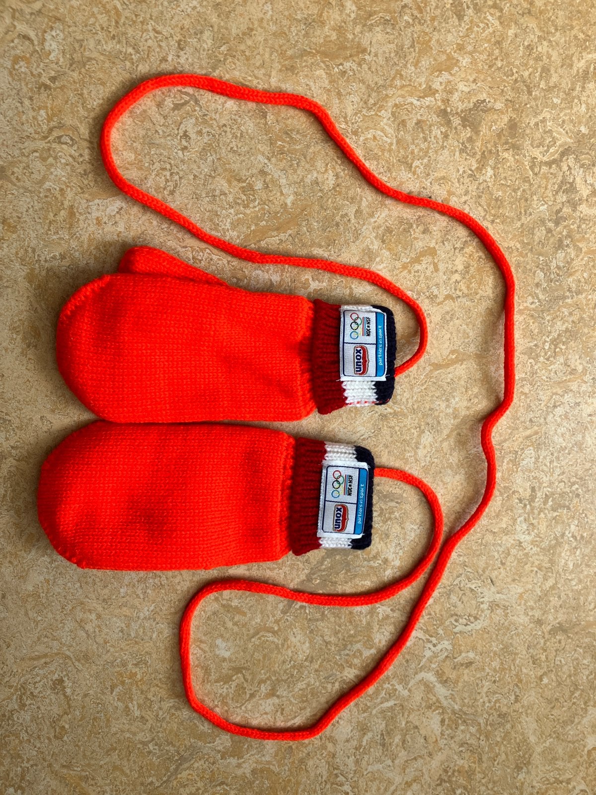 Wanten oranje, Unox / NOC NSF, voor kleuters, Ophalen, Zo goed als nieuw, Jongen of Meisje, Handschoenen
