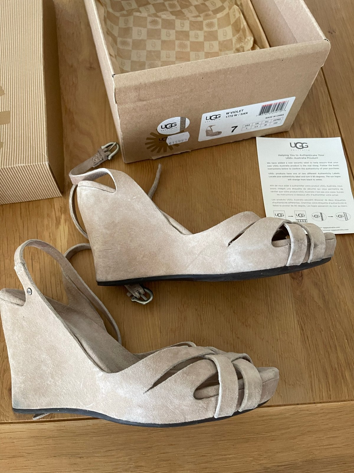 Uggs sleehak sandalen - Maat 38, Kleding | Dames, Ophalen of Verzenden, Gedragen, Beige, Sandalen of Muiltjes
