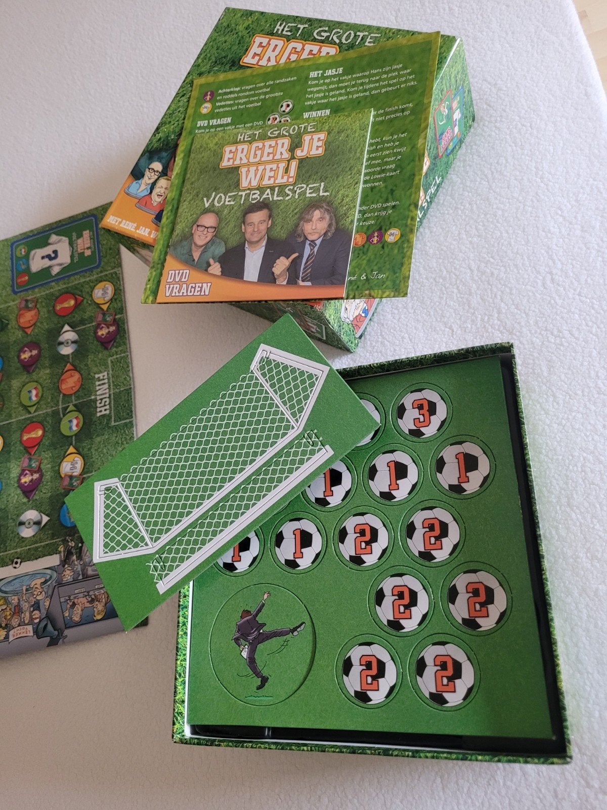 Het Grote Erger Je Wel! Voetbalspel met DVD, Hobby en Vrije tijd, Drie of vier spelers, Ophalen of Verzenden, Gebruikt, Just Bridge