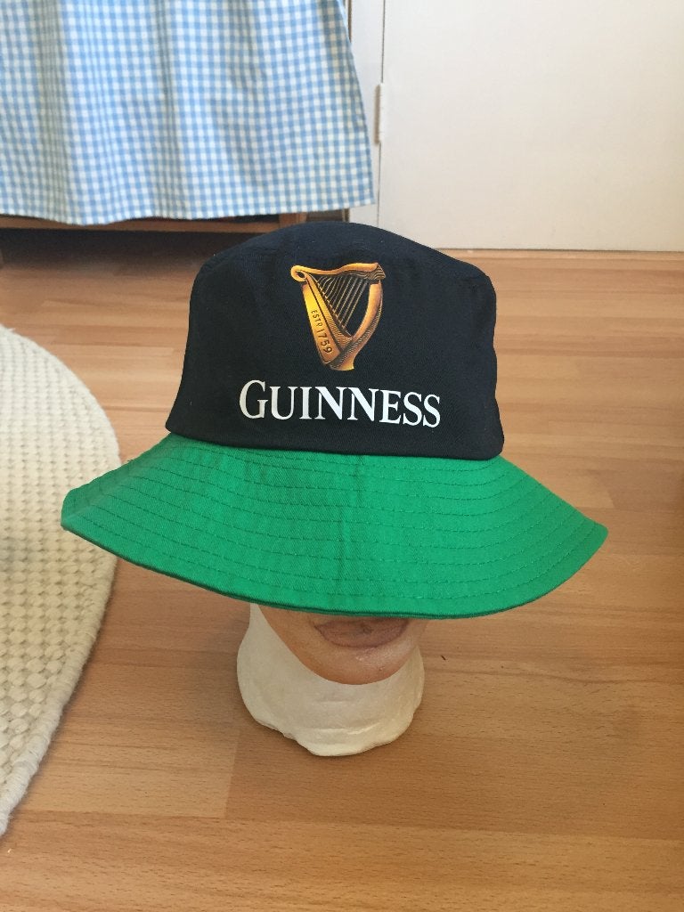 Engels rbirts Guiness biermerken pind vissershoed pet, Verzamelen, Biermerken, Ophalen of Verzenden, Zo goed als nieuw, Kleding