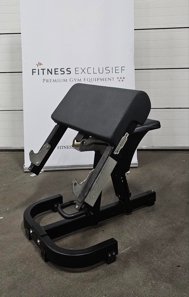 Technogym Pure Strength Scott Bench – Biceps Curl Bank, Sport en Fitness, Fitnessmaterialen, Ophalen, Gebruikt, Benen, Fitnessbank