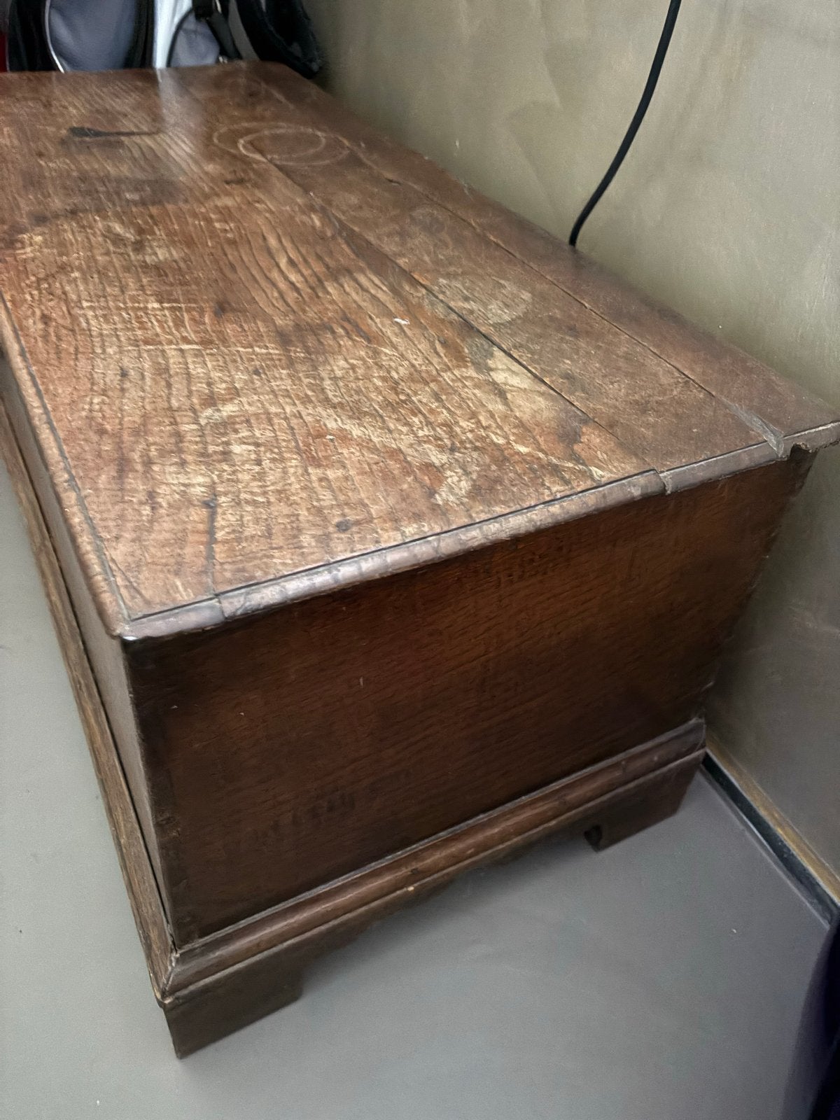 Antieke houten kist met opbergvak, Ophalen