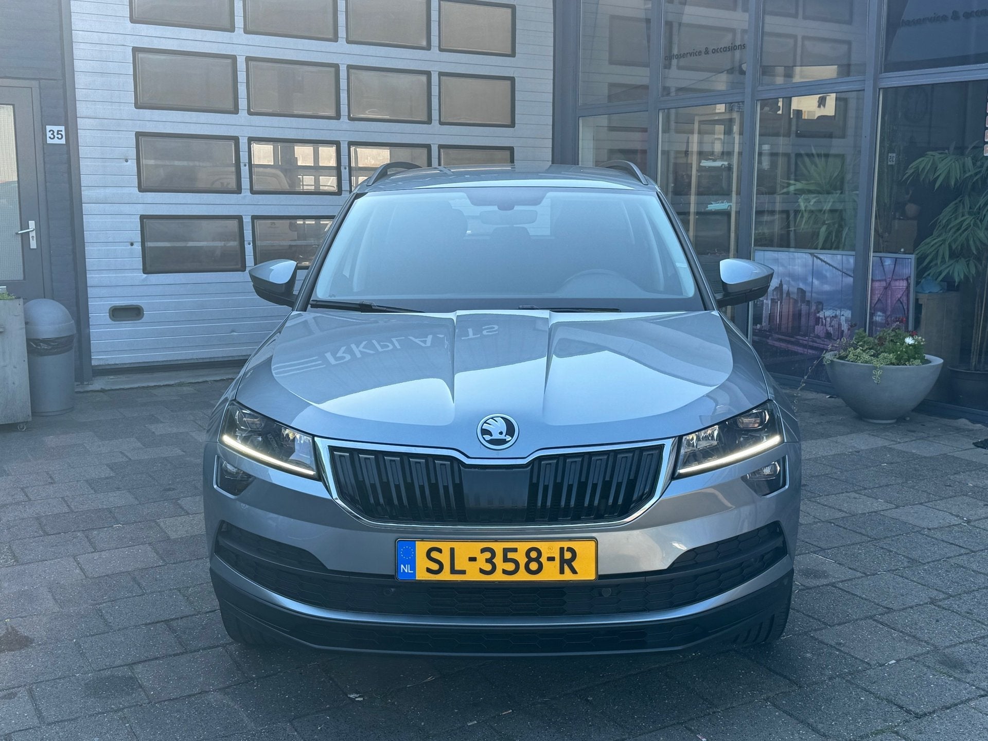 Skoda Karoq 1.0 TSI Ambition Business | Clima | Cruise | Nav, Auto's, Voorwielaandrijving, Gebruikt, Euro 6, 116 pk