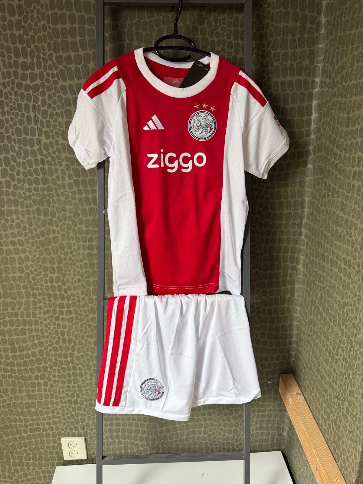 Ajax tenue 2026/2027 met sokken - Maat 146/152, Kinderen en Baby's, Ophalen of Verzenden, Nieuw