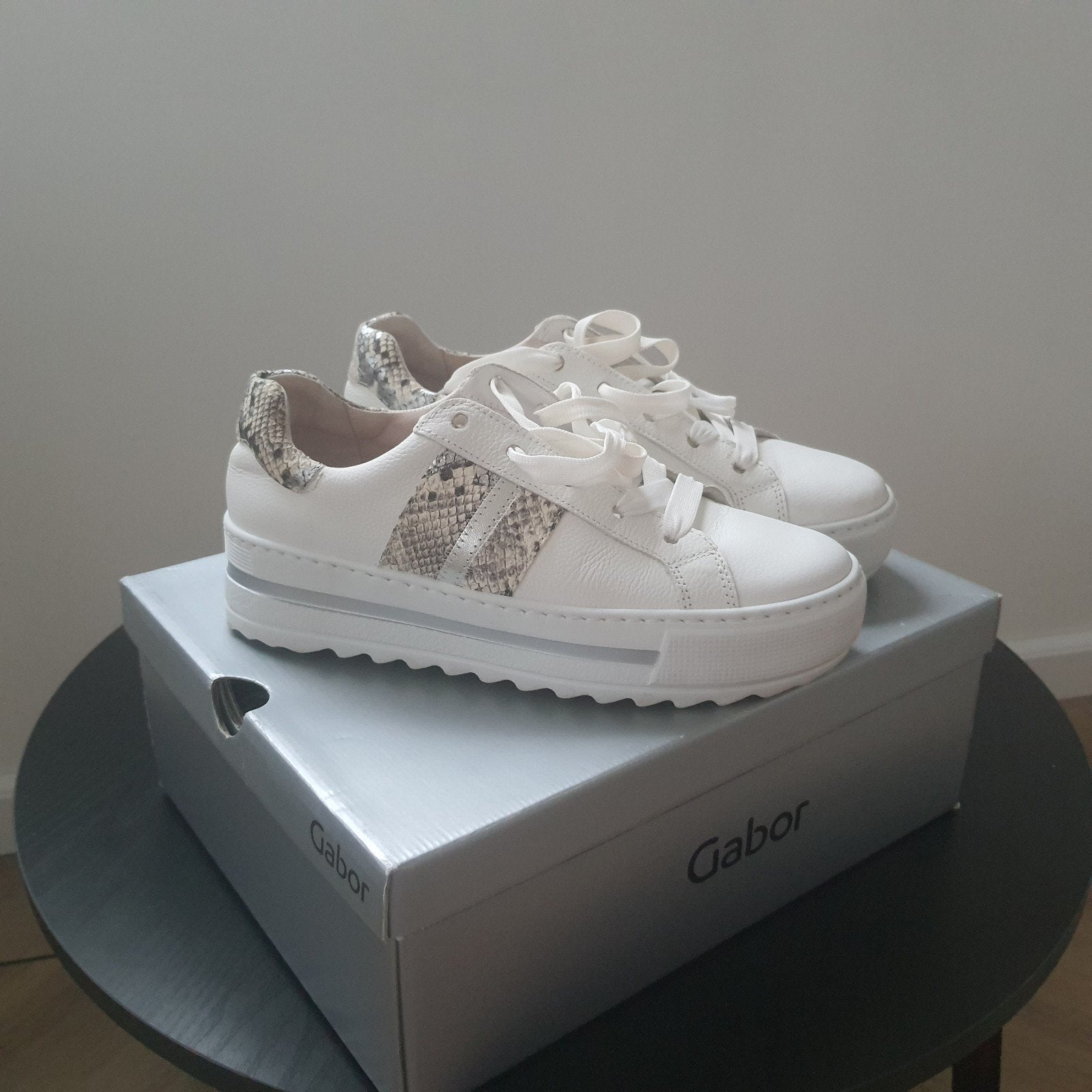 in nieuwstaat sneakers maat 37 van gabor, Kleding | Dames, Ophalen, Wit, Gabor, Sneakers of Gympen