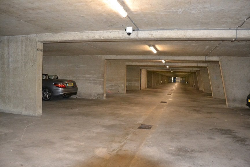 Garage te huur Zoetermeer \ UNIEK bij A12, € 120,00 pm., Zuid-Holland