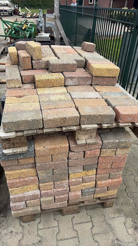 Ruim 8,5 m2 klinkers, Ophalen, Beton, Klinkers
