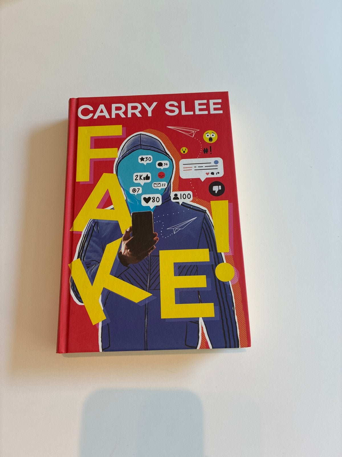 Fake! - Carry Slee (Jeugdboek), Ophalen of Verzenden, Zo goed als nieuw, Nederland