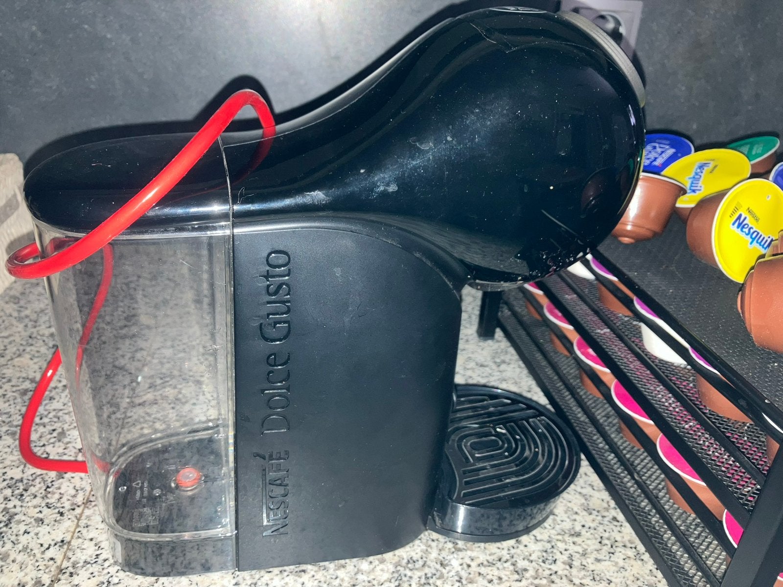 Dolce Gusto met veel kuipjes en rek met 2 lades, Ophalen of Verzenden, Zo goed als nieuw, Koffiemachine, Koffiepads en cups