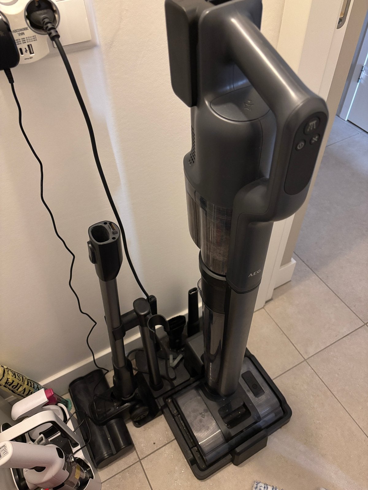 Aeg 8000 series steelstofzuiger met dweilfunctie AW82U1DG, Witgoed en Apparatuur, Ophalen, Inclusief accessoires, Zo goed als nieuw