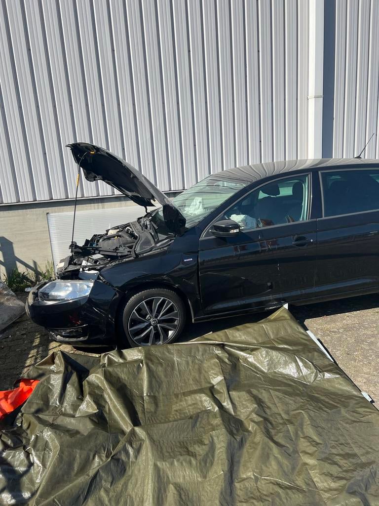 Skoda Rapid - Schadeauto / Onderdelen, Auto diversen, Schadeauto's, Skoda, Automaat, Benzine, Hatchback, Zwart, Ophalen of Verzenden