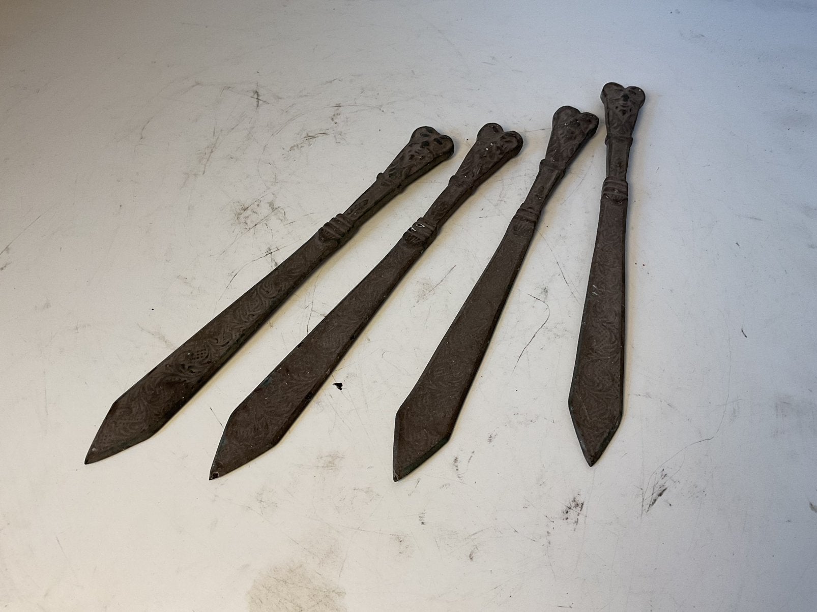 Bodemvondst set messen brons mes, Ophalen of Verzenden