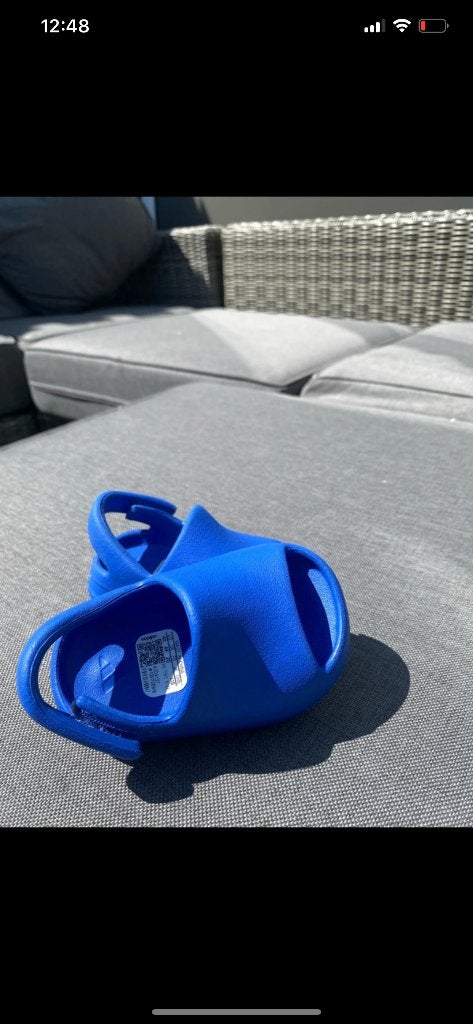 Yeezy slide, Kleding | Dames, Slippers, Nieuw, Verzenden, Blauw