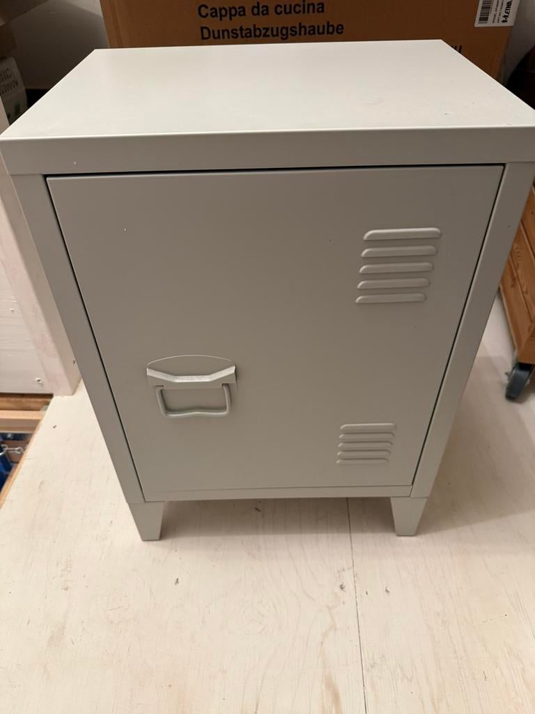 Locker nachtkastje grijs, Ophalen, Zo goed als nieuw