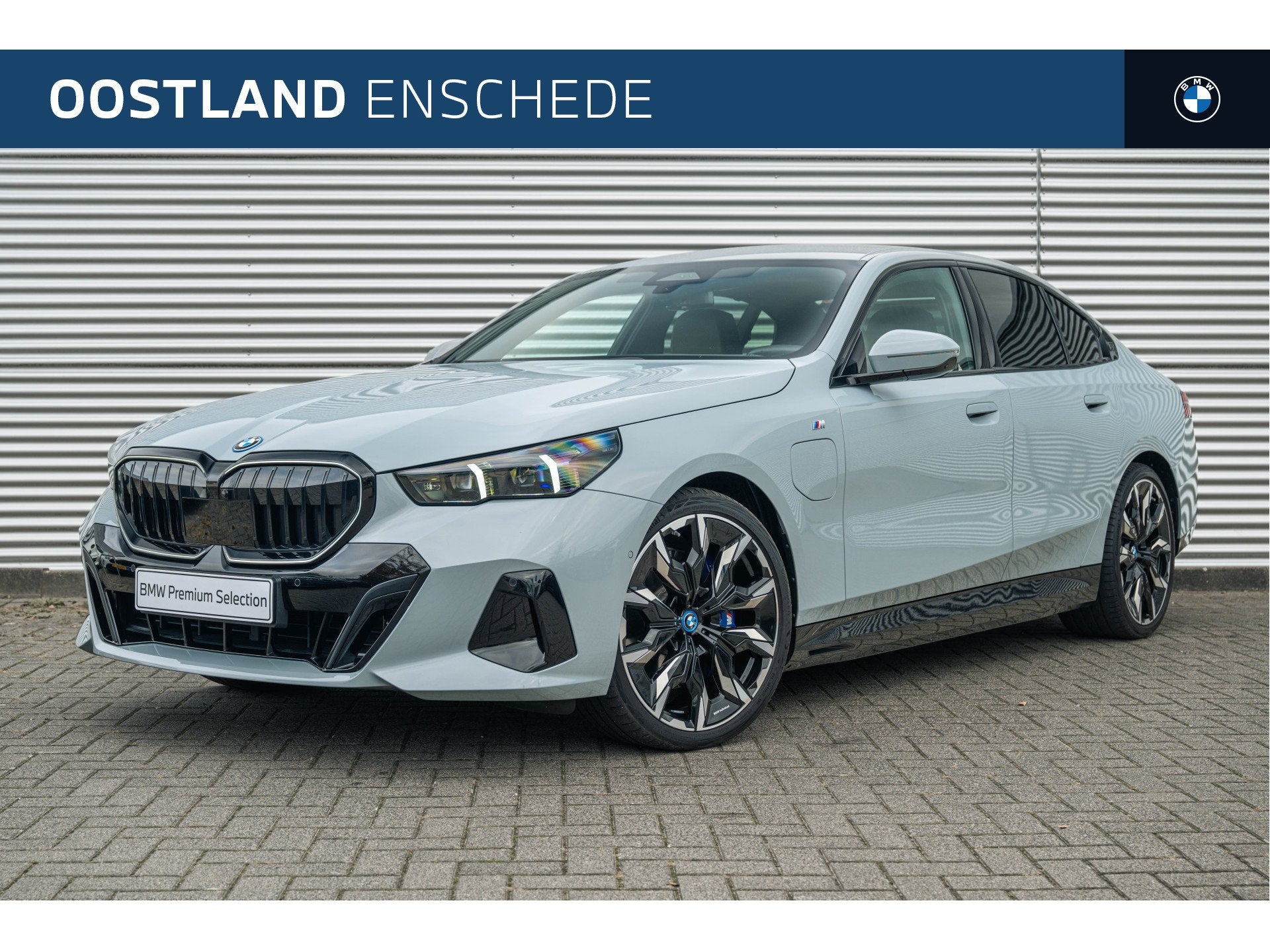 BMW 5 Serie 550e xDrive M Sport Automaat / Trekhaak / Adapti, Auto's, Automaat, Dealer onderhouden, Stoelverwarming, Gebruikt