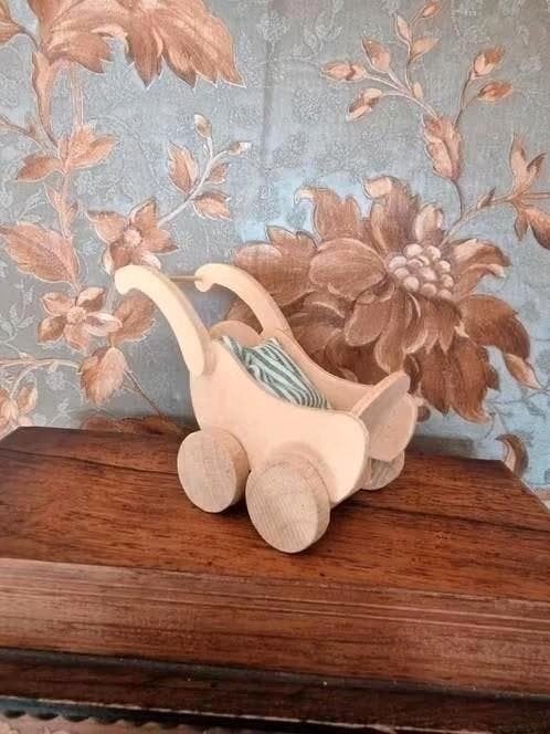 Houten Poppenhuis Kinderwagen met Dekje - Miniatuur, Ophalen of Verzenden, Zo goed als nieuw, Poppenhuis