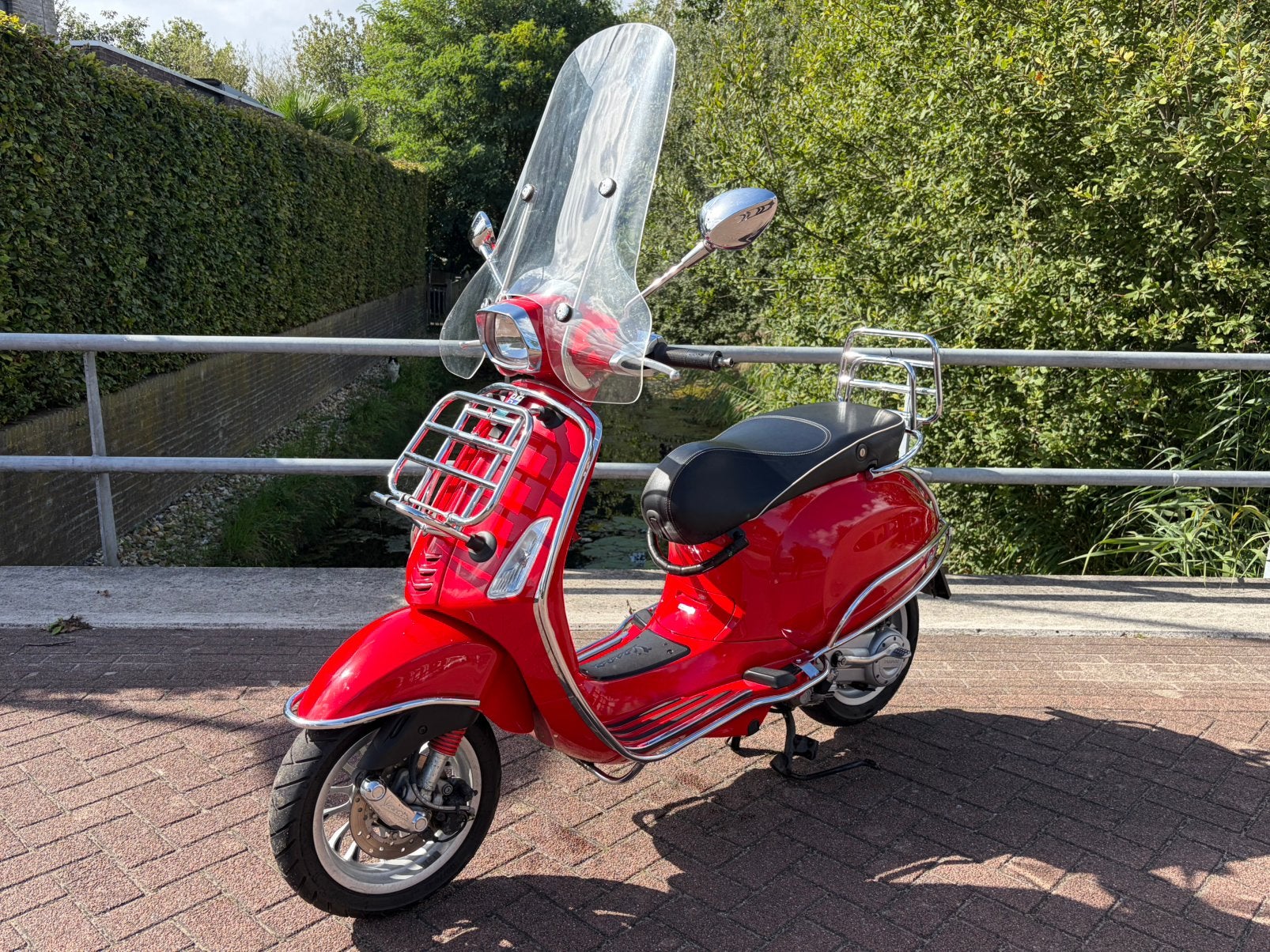 Vespa sprint 4 takt scooter snor full option rood, Fietsen en Brommers, Ophalen, Zo goed als nieuw, Benzine, 50 cc