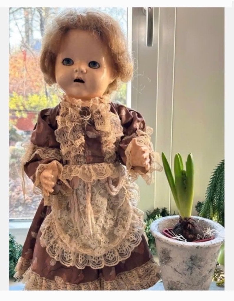 Hele oude antieke pop op standaard 53 cm, Verzamelen, Gebruikt, Ophalen of Verzenden, X, Pop