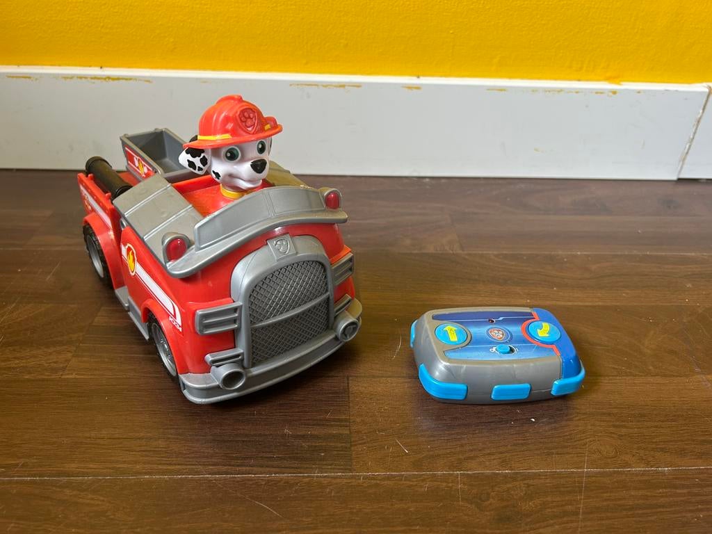 Bestuurbare marshall auto paw patrol, Ophalen of Verzenden, Zo goed als nieuw, Afstandsbediening