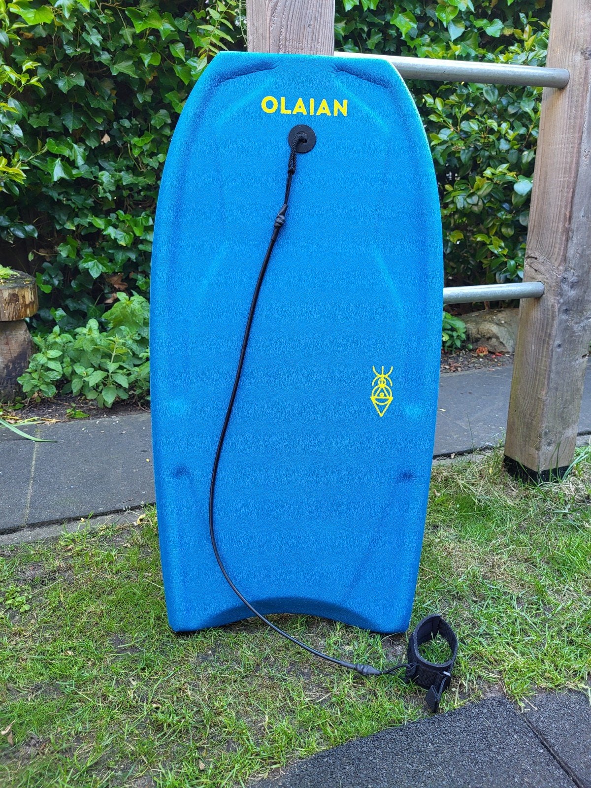 ZGAN: Olaian 100 bodyboard 36" met leash, Watersport en Boten, Golfsurfen, Ophalen, Zo goed als nieuw, Overige typen, Met koord