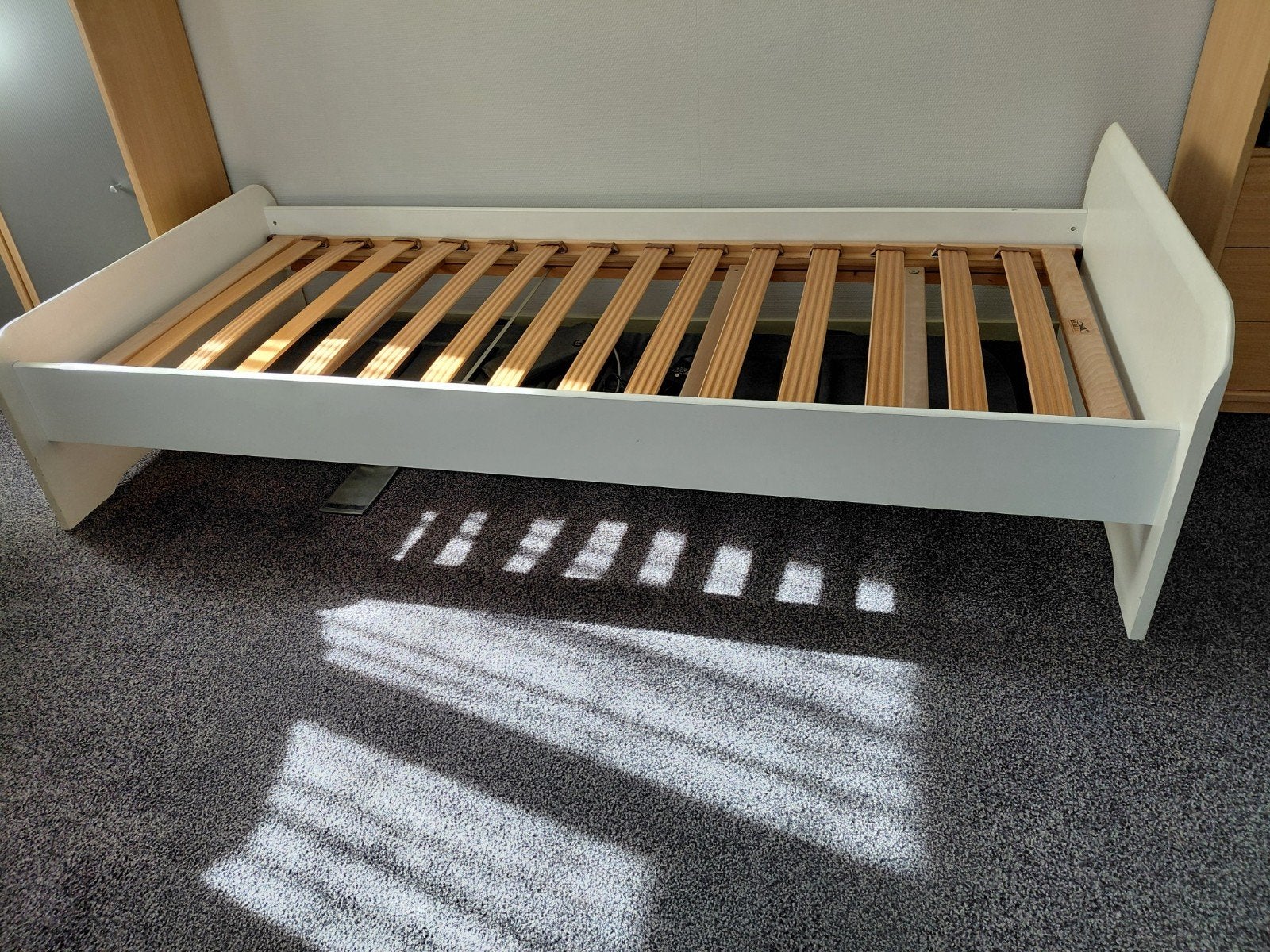 Eenpersoonsbed met lattenbodem, 210x90cm, MDF, Huis en Inrichting, Ophalen, Overige materialen, Gebruikt, 90 cm
